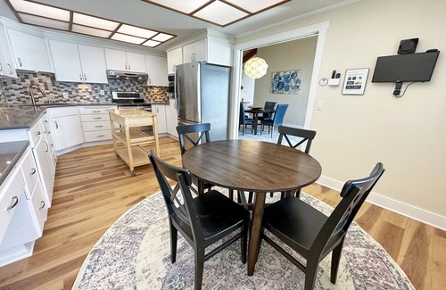 Oregon Coast Casa | Ocean Front! Estate House with 3 Units Sleeps 12!