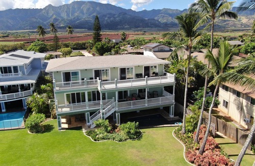 Waialua Casa | Propiedad privada frente al mar con piscina y sala de cine