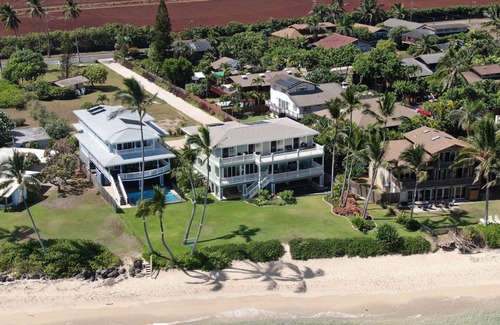 Waialua Casa | Propiedad privada frente al mar con piscina y sala de cine