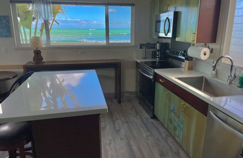 Ewa Casa | Ocean front house🏖️🏄right on the Beach!WiFi. Free Parking