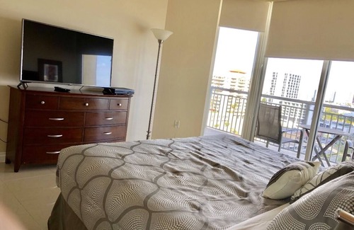 Sunny Isles Beach Hotel | Frente al mar en Aventura directo al océano, capacidad para 4 adultos,
