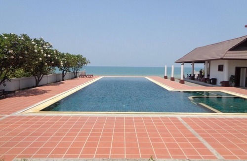 Khanom Condominio | Ocean Front, Large Top Floor Condo - 1 bedroom