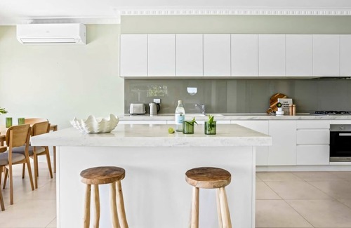 Bundeena Casa | Ocean Front Luxury The Lambeth Walk