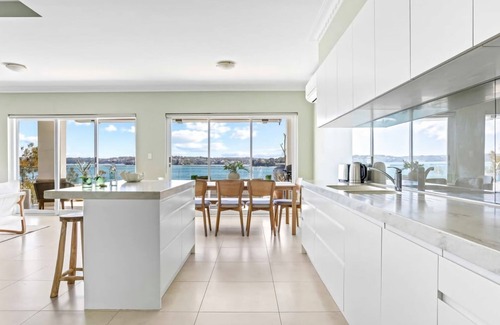 Bundeena Casa | Ocean Front Luxury The Lambeth Walk