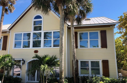 South Beach Casa | Frente al mar. Playa privada, 5 dormitorios, 3 1/2 baños, parrilla ALQUILER POR MESES SOLO