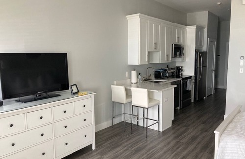 Hull Casa | Ocean front Studio across from beach