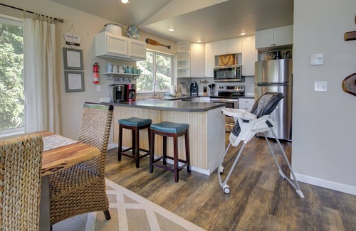 Ocean Shores Casa | Ocean Front, Walk to Beach, Fenced For Dogs, Vacation Beach House