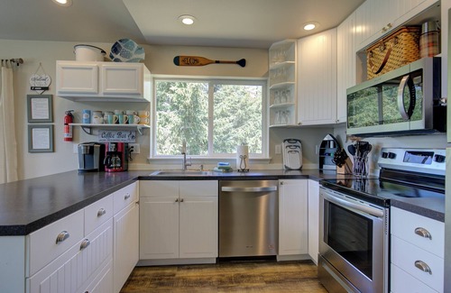 Ocean Shores Casa | Ocean Front, Walk to Beach, Fenced For Dogs, Vacation Beach House