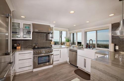 Mission Beach Casa | Ocean Front Walk