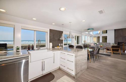 Mission Beach Casa | Ocean Front Walk