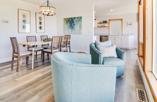 Bayshore Casa | Ocean Front with Hot Tub, Dog Friendly!