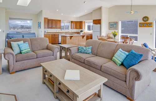 Bayshore Casa | Ocean Front with Views! Bridge Views! Sandy Beach!
