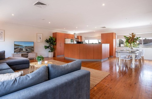 Kiama Heights Casa | Ocean Hill Oasis-Spacious home