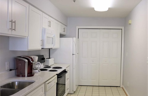 Northeast Virginia Beach Condominio | Ocean is Across the Street - 3BR, 3.5 BA Contemporary Condo!