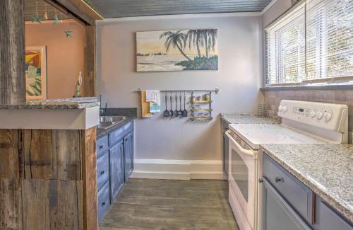 Ocean Isle Beach Apartamento | Ocean Isle Beach Studio 1 Mi to Downtown and Pier