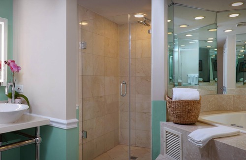 Historic Seaport Complejo | Ocean Key Resort - A Noble House Resort