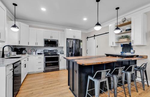 Surfside Beach Casa | Ocean Lakes getaway 6bd with arcade game table