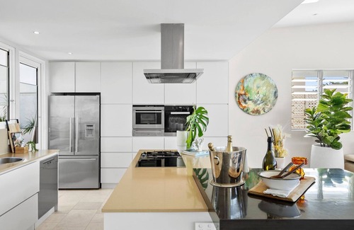 Newport Casa | Ocean Lux - stunning views over Bungan Beach
