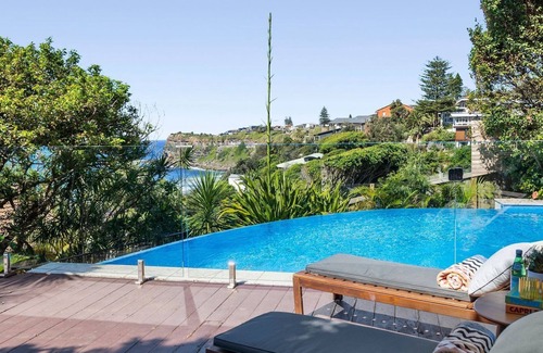 Newport Casa | Ocean Lux - stunning views over Bungan Beach