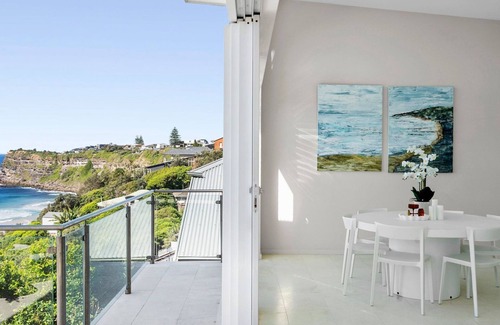 Newport Casa | Ocean Lux - stunning views over Bungan Beach
