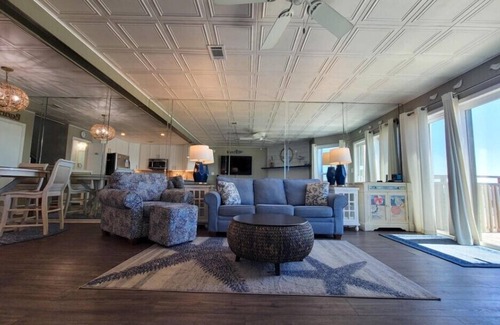 East End Condominio | Ocean Mile I-4, Beach Front, Swimming Pool, Free Beach Gear!