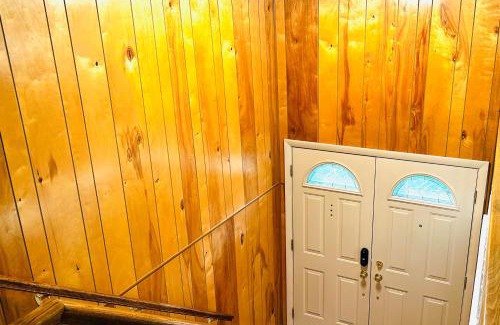 West Chester Casa | Ocean Palace -12 Guests- close to I-75-Amazing Location!