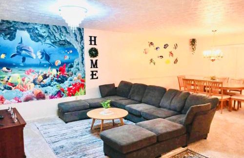 West Chester Casa | Ocean Palace -12 Guests- close to I-75-Amazing Location!