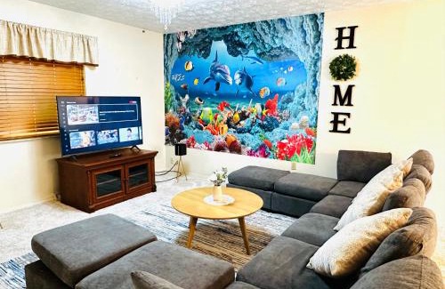 West Chester Casa | Ocean Palace -12 Guests- close to I-75-Amazing Location!