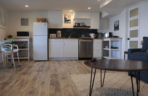 Brew Bay Casa | Ocean Pearl walk out waterfront one Bedroom Suite