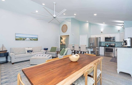 Ocean Pines Casa | Ocean Pines 3BR 2BA Canal Front Home with Sunroom
