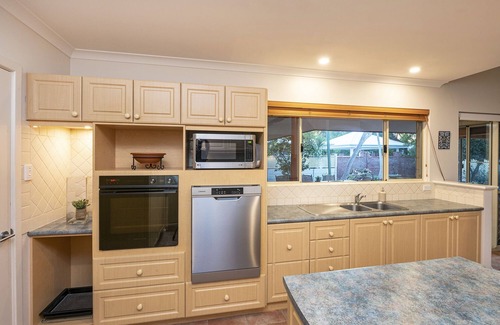 Quindalup Casa | Ocean Pines: beachside family favourite in quiet leafy street