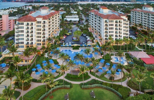 Palm Beach Shores Hotel | Estudio Ocean Pointe: ¡Tres increíbles piscinas en este impresionante resort!