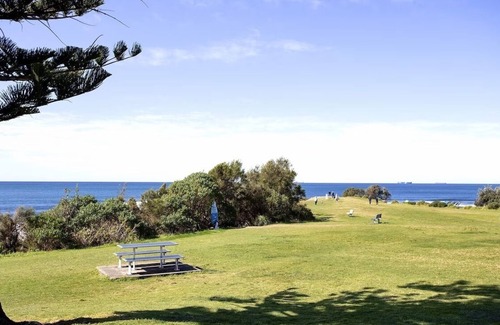 Bulli Casa | Ocean-Pool & Bulli Beach Family Retreat - 4BR, Walk to Cafes & Coastal Walk