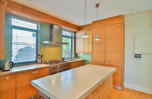 Eastcliff Cabaña | Ocean Reeds 4 | Sleeps 4| Near town centre