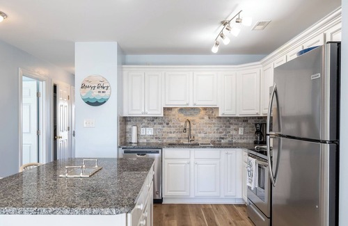 Emerald Isle Condominio | Ocean Reef 17-B2 - Almost Oceanfront 2BR 2BA - Complex Amenities