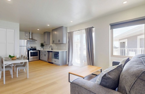 North End Condominio | Ocean's Edge: 2BR/2BA Beach Block Condo w/ POOL