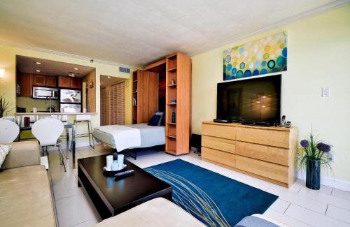 Madeira Beach Apartamento | Ocean Sands 504 Beachfront Studio Condo
