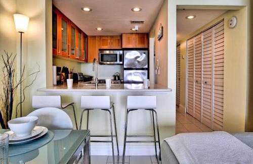 Madeira Beach Apartamento | Ocean Sands 504 Beachfront Studio Condo