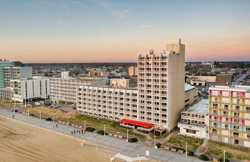 Northeast Virginia Beach Complejo | Ocean Sands Resort, Oceanfront, Virginia Beach by Vacatia