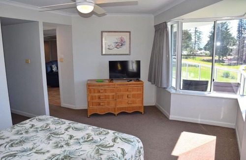South West Rocks Apartamento | Ocean Shores Apartment 15 - Bring your own linen.