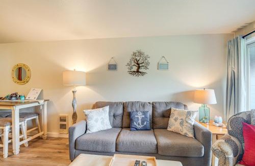 Ocean Shores Apartamento | Ocean Shores Condo with Balcony Less Than 1 Mi to Beach!