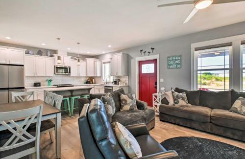 Ocean Shores Casa | Ocean Shores Getaway with Fireplace and Hot Tub!