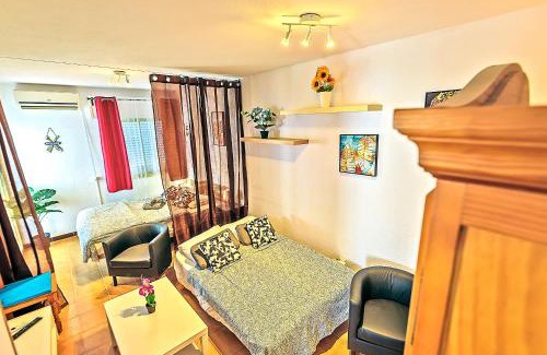 Valdelagrana Apartamento | Ocean View Beach Apartment with Pool & Balconies
