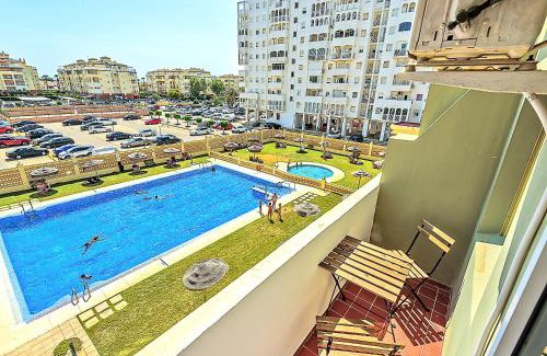 Valdelagrana Apartamento | Ocean View Beach Apartment with Pool & Balconies