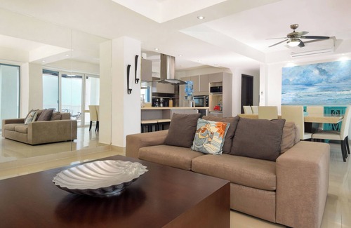 Zona Hotelera Norte Condominio | Ocean Views at Peninsula Grand 1A