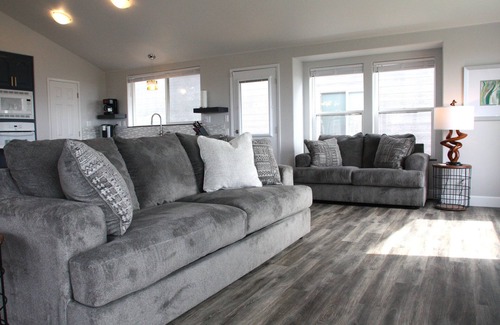 Bandon Casa | Ocean view, 100 yards to beach, pet friendly, secure fenced yard.