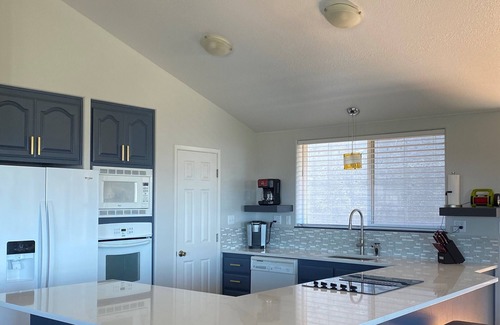 Bandon Casa | Ocean view, 100 yards to beach, pet friendly, secure fenced yard.