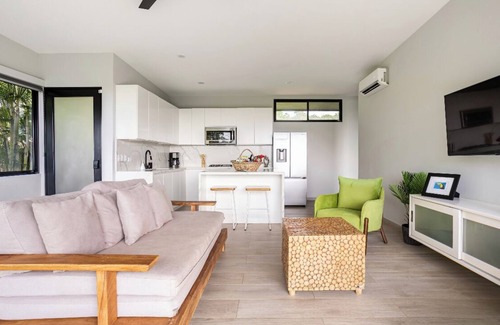 Savegre Casa | Ocean View 2-bdrm/2ba Casita with WiFi, AC between Manuel Antonio and Dominical