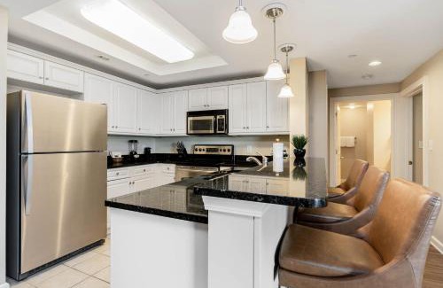 Arcadian Shores Apartamento | Ocean View 3 Bedroom Unit #1607 Royale Palms condo