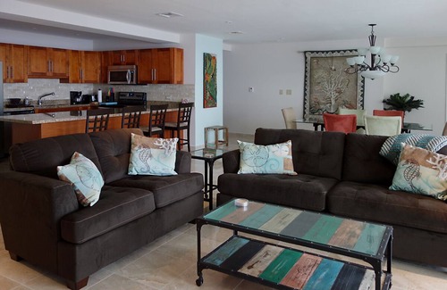 Cozumel Condominio | ¡Fechas de verano todavía abiertas! Con vista al mar, el único condominio de lujo de 4 habitaciones en Palmar